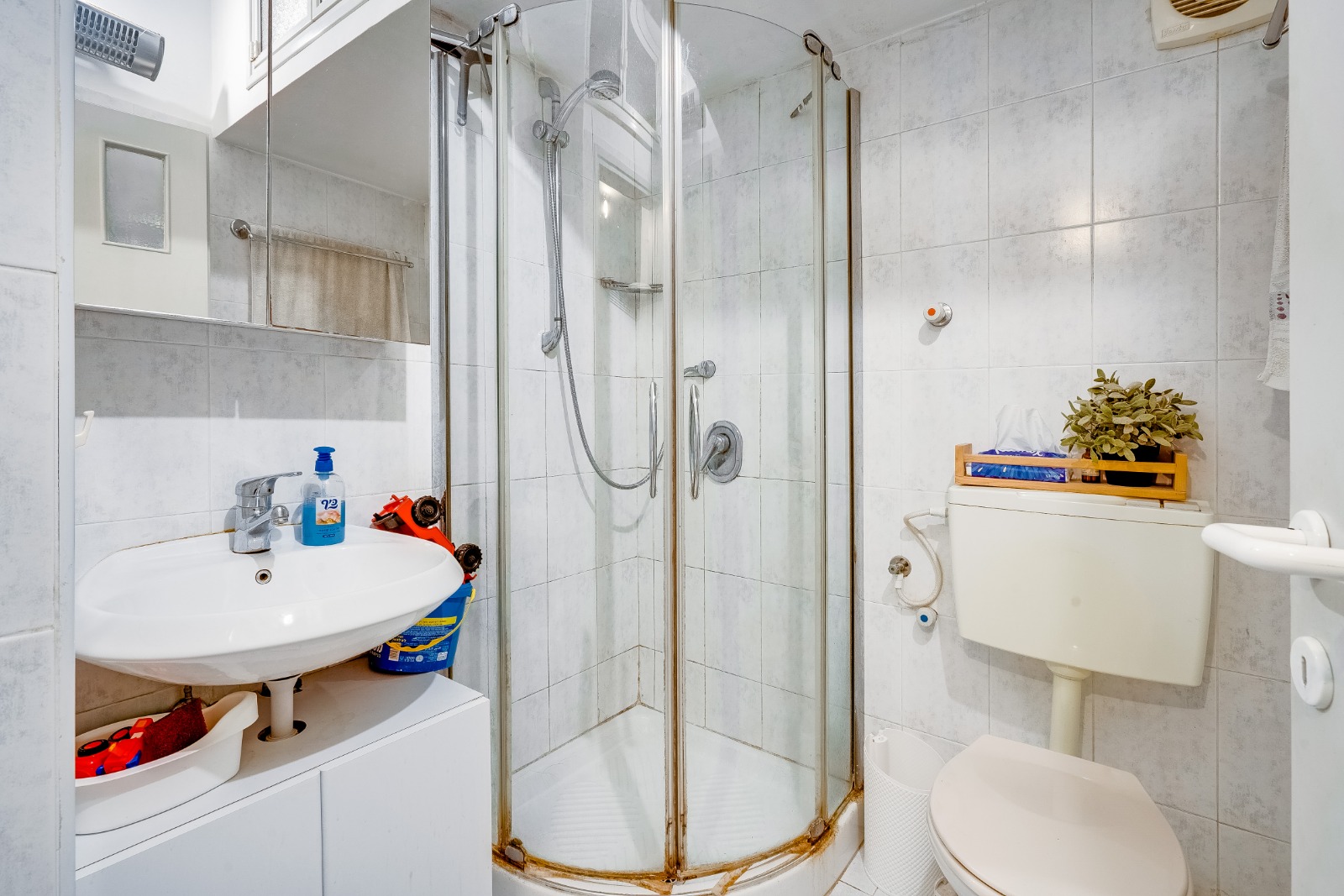 המקלחת בדירה למכירה