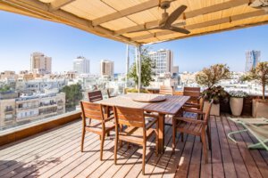 פינת ישיבה במרפסת