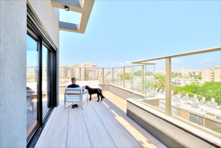 מבט נוסף על המרפסת