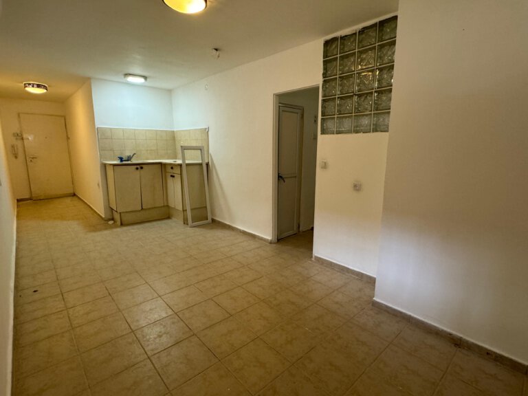 דירת 1.5 חדרים ברח’ זכריה