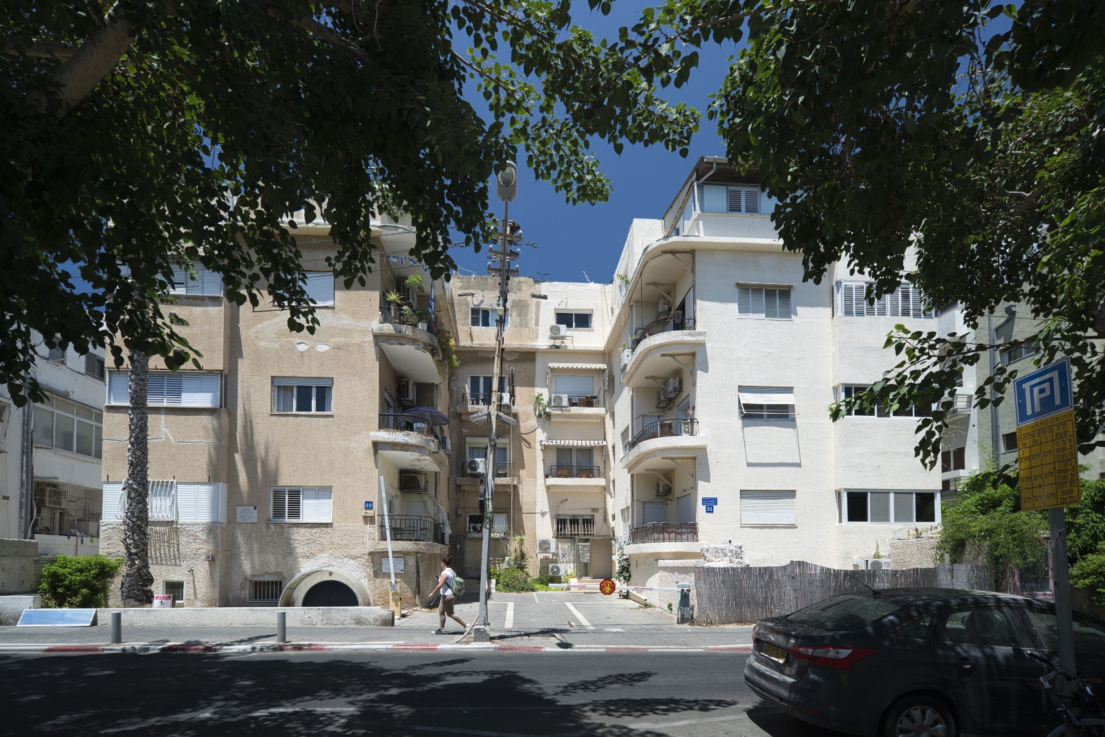 הבניין