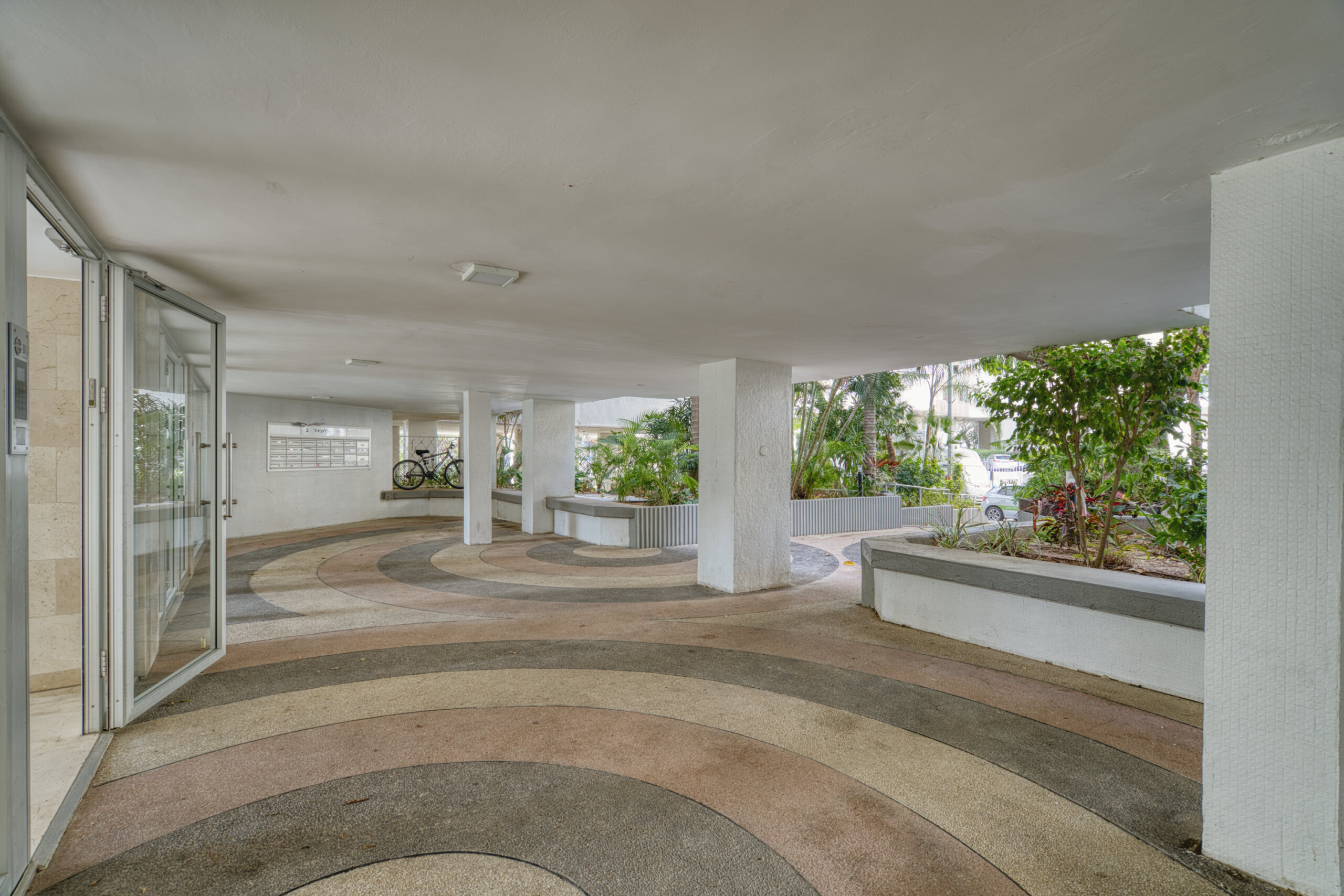 הכניסה לבניין