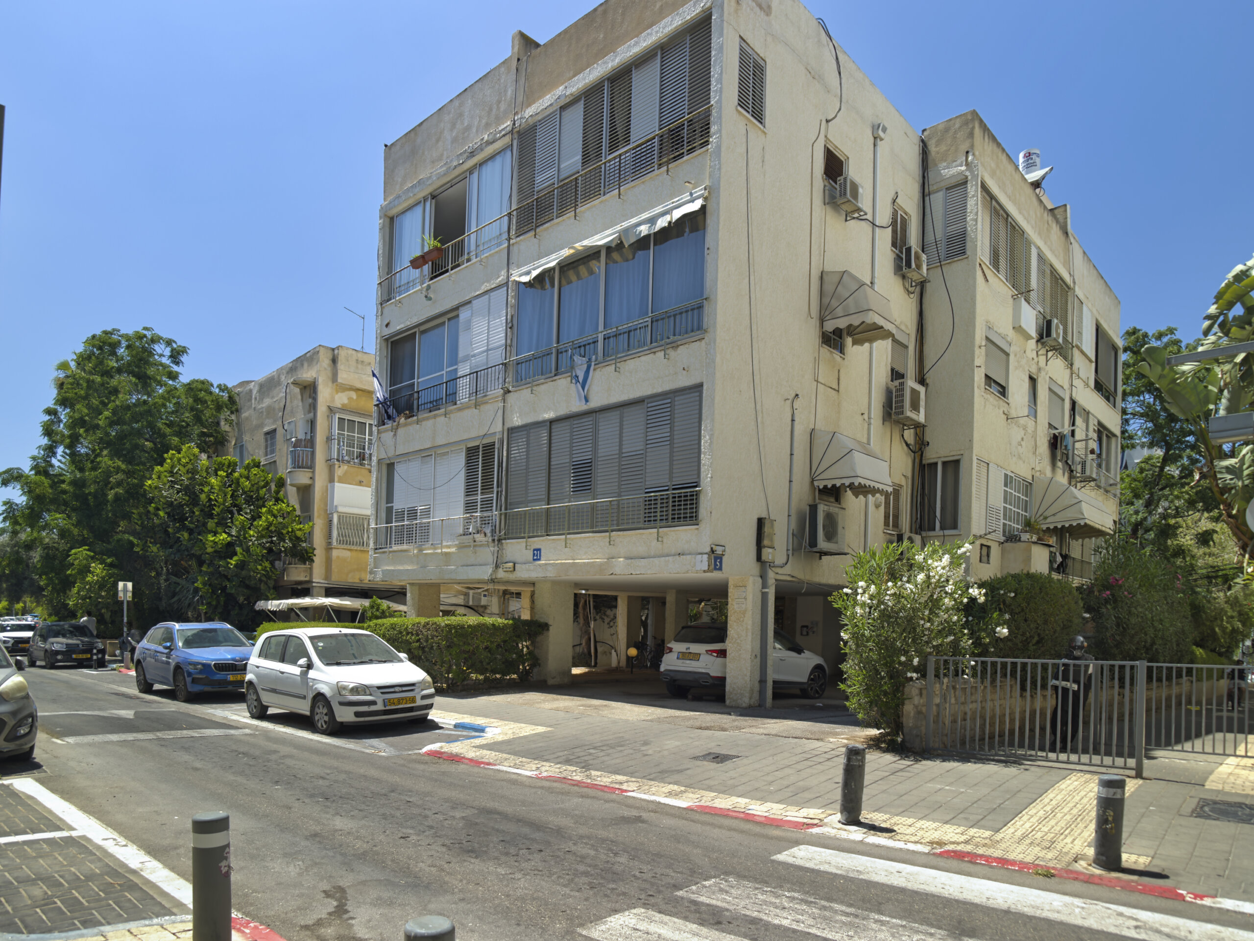 הבניין